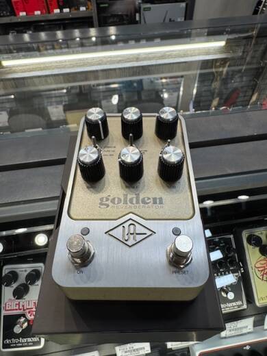 Universal Audio Golden Reverberator Stereo Effects Pedal
